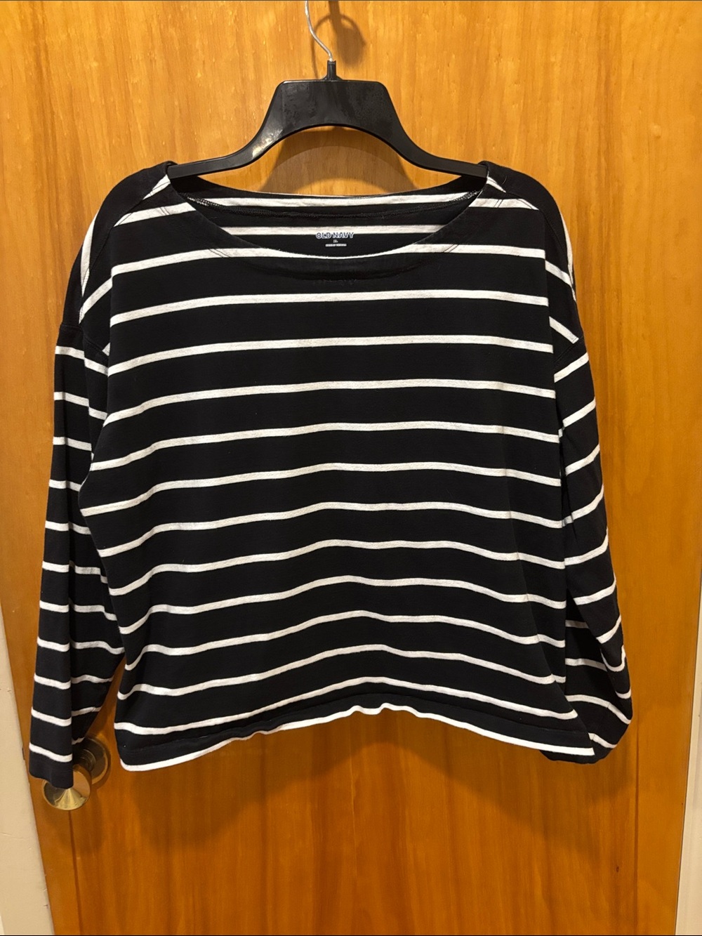 ⭐ 3 for $15 Old Navy Black and White Striped Long-Sleeve Tee